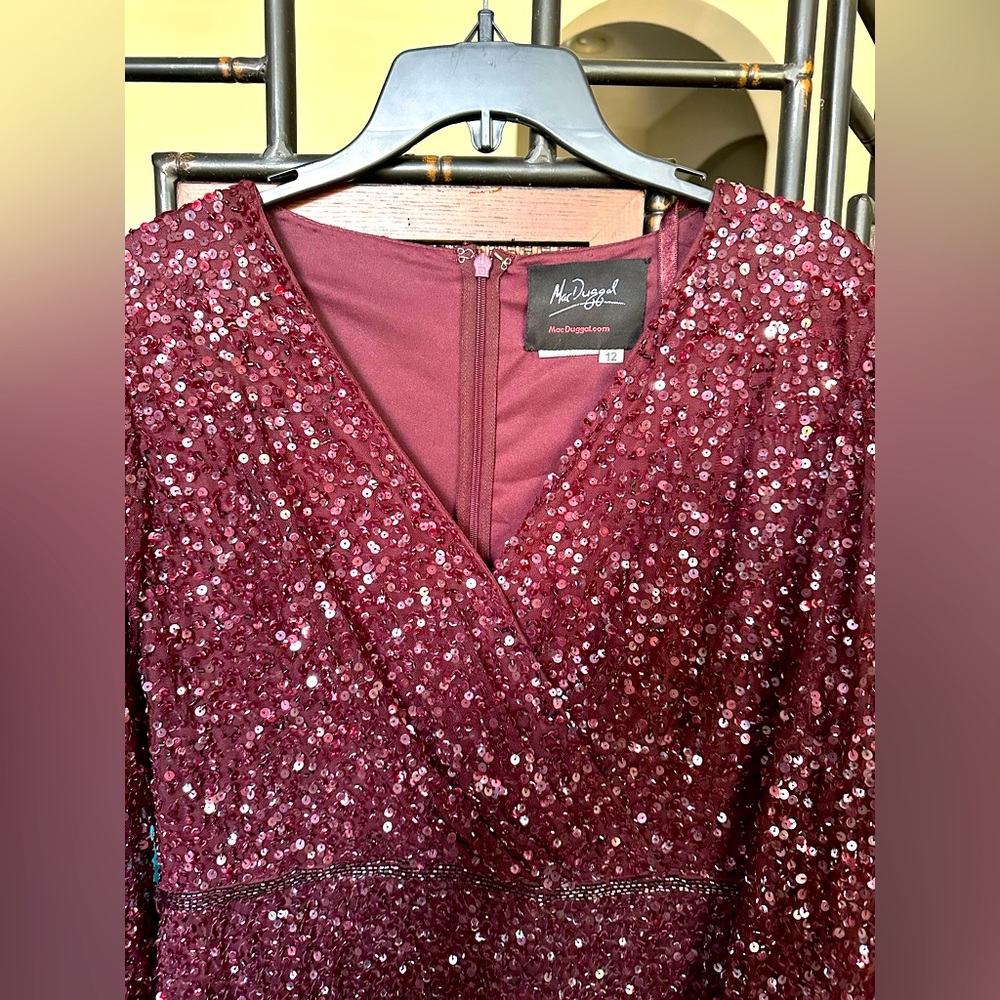 Beautiful Macduggal dress sz 12 fits 10-12 very elegant with a train, worn once